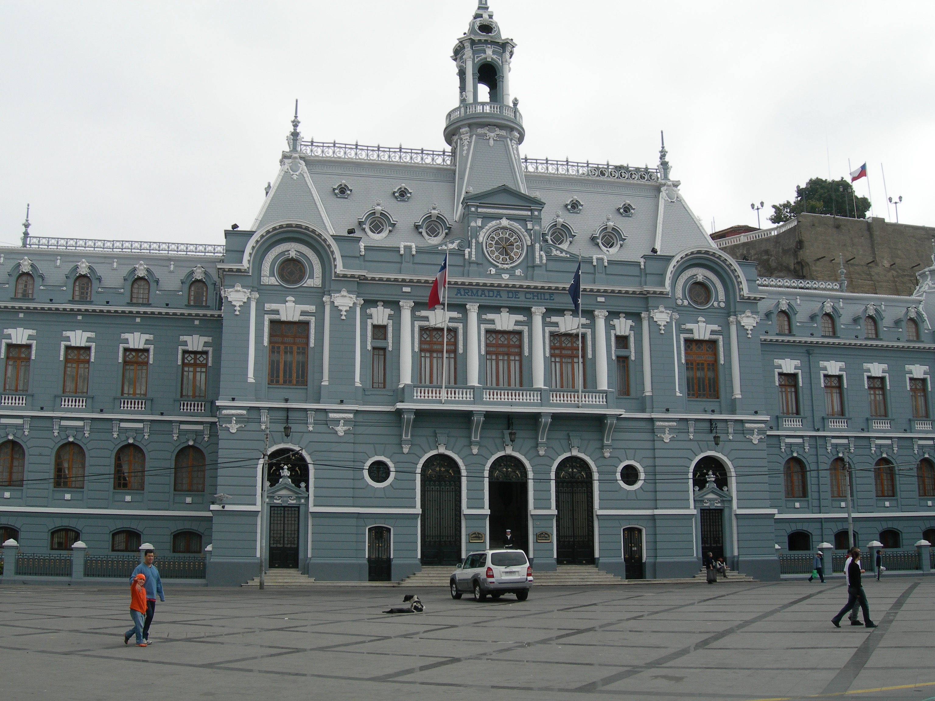 The<em> Armada de Chile</em> building in Plaza Sotomayor.